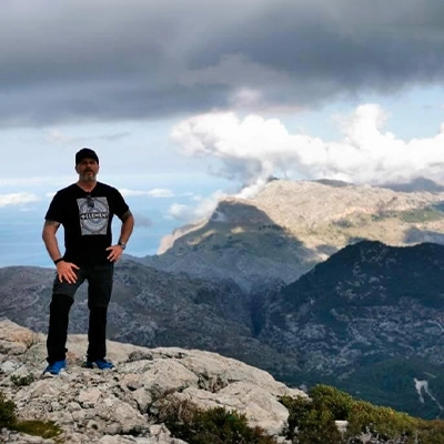 Quiropráctico Palma de Mallorca Jake Smith En Las Montañas