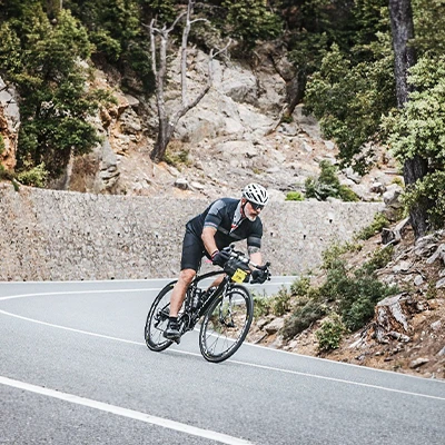 Quiropráctico Palma de Mallorca Jake Smith Montando Una Bicicleta De Carreras